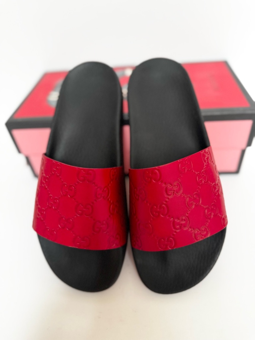 Gucci Women’s Signature Hibiscus Red Embossed Leather Slide Sandals Size 39 - Picture 5 of 11
